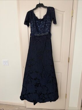 Teri Jon Navy Blue Lace Gown Size 6